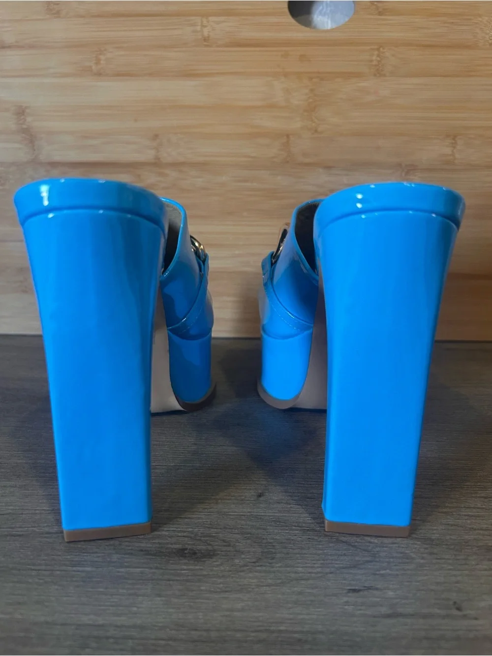 Blue platform heels with gold chain detail sz 7 brand new Miami heels